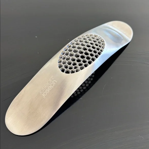 Joseph Joseph Garlic Rocker - Picture 2 of 3